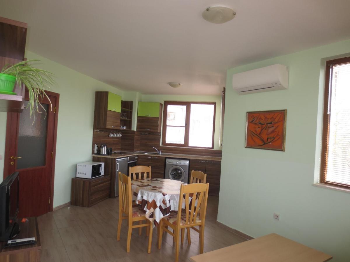Fantasy Apartments Saint Constantine And Helena Resort Saints Constantine and Helena Ngoại thất bức ảnh