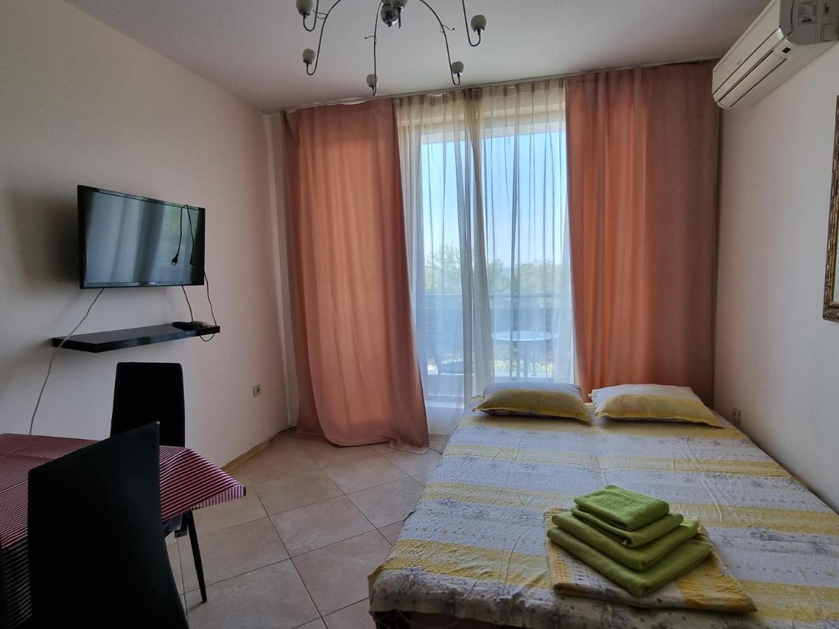 Fantasy Apartments Saint Constantine And Helena Resort Saints Constantine and Helena Ngoại thất bức ảnh